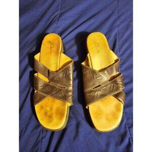 Clarks Brown Leather Slip One Sandals Womens Size 10 Comfy Shoes